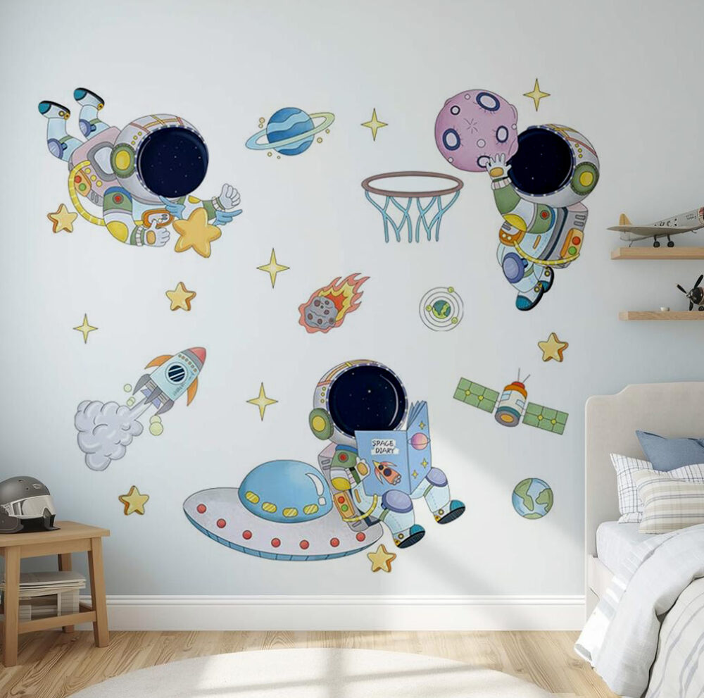 برچسب دیواری پسر فضانورد